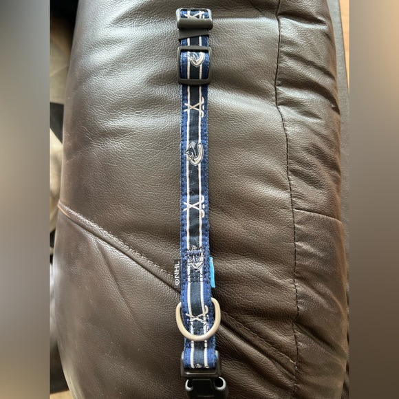 NHL Canucks DOG collar - Size SMALL - Picture 2 of 7